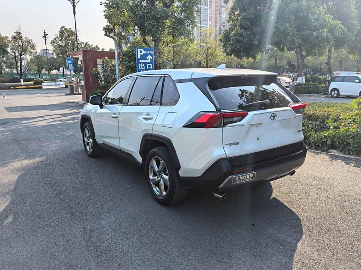 豐田 RAV4榮放  2022款 2.0L CVT兩驅(qū)風(fēng)尚版圖片