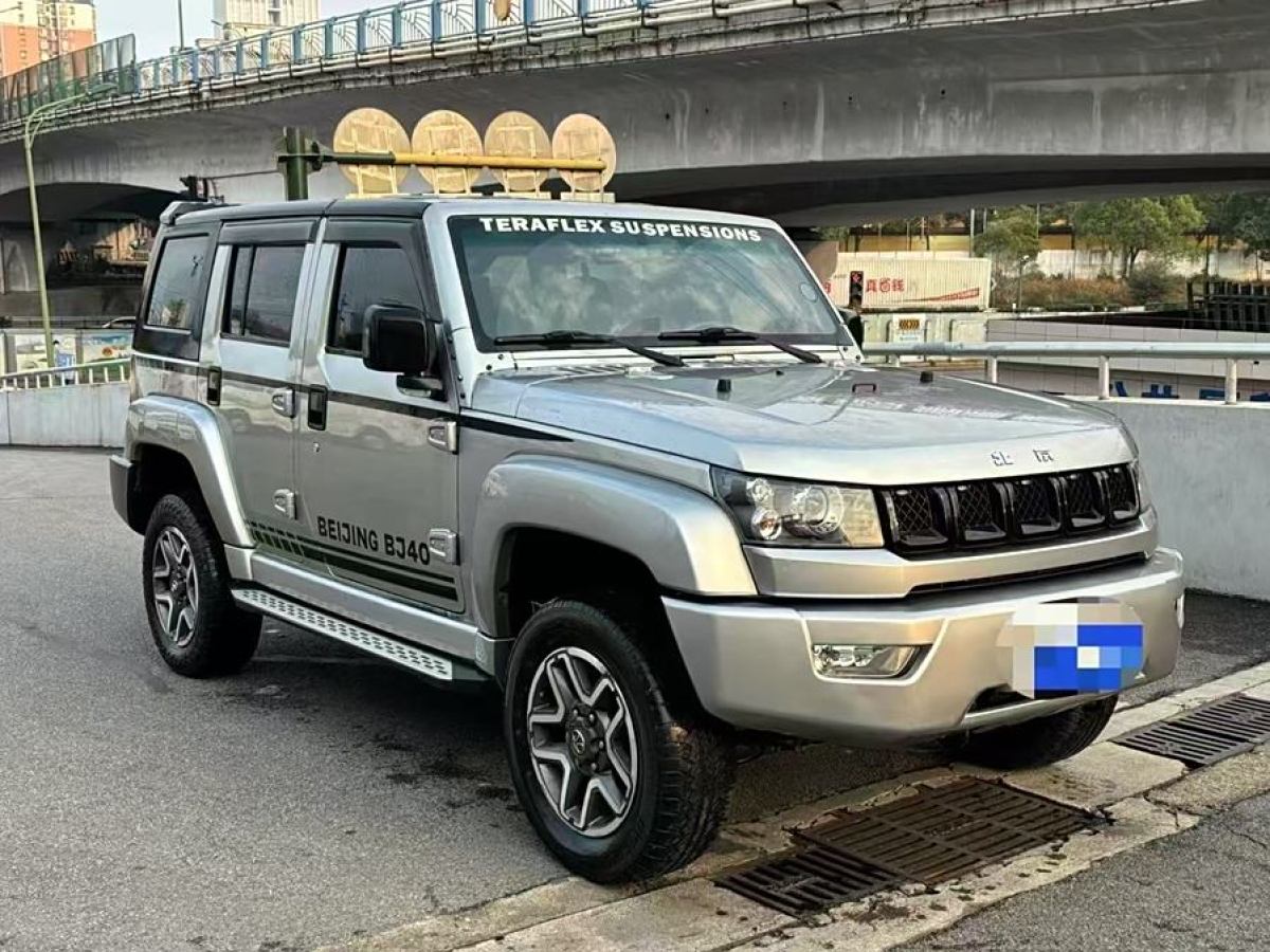 北京 BJ40  2018款 40L 2.0T 手動柴油四驅(qū)尊貴版圖片