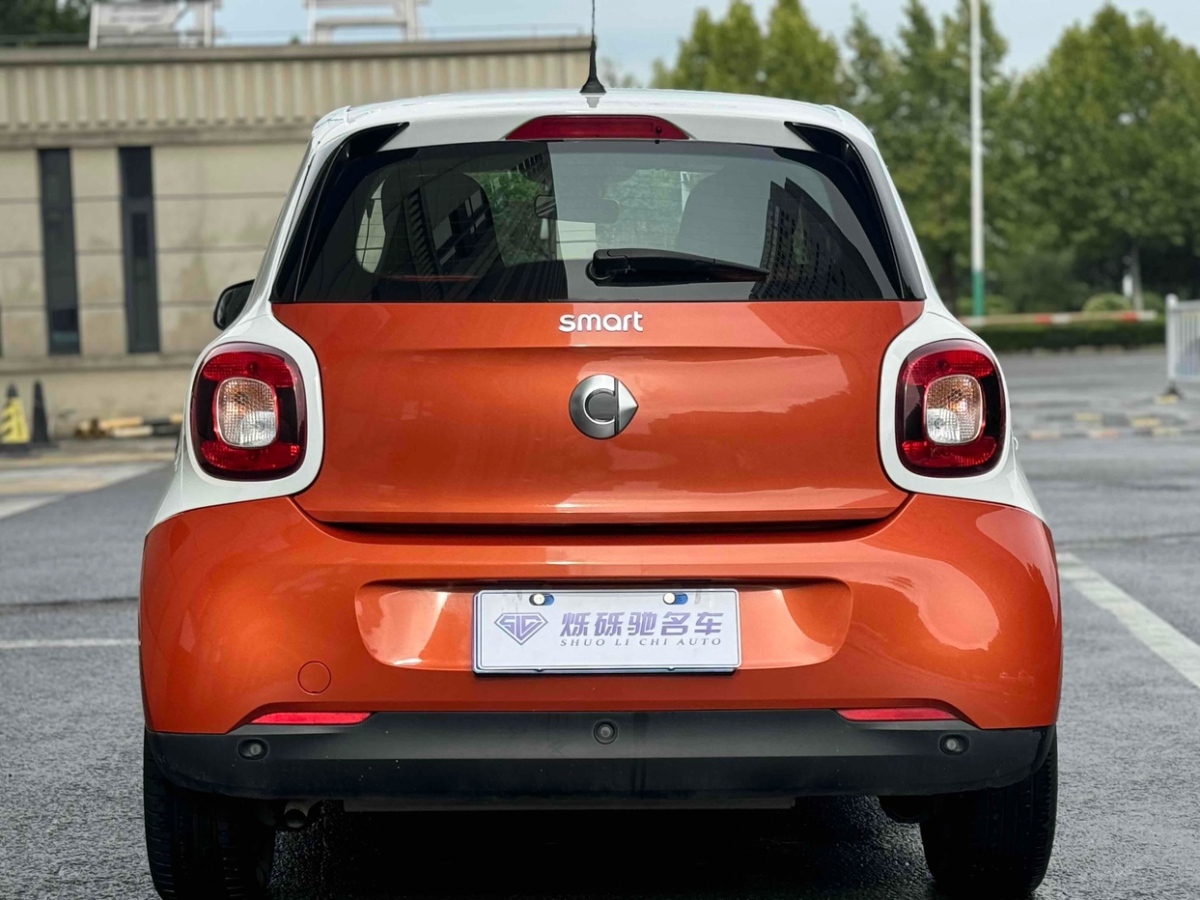 2016年8月smart forfour  2016款 1.0L 52千瓦激情版