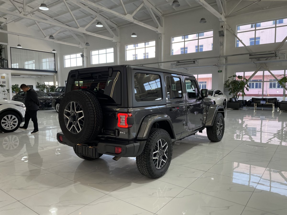 Jeep 牧馬人  2024款 2.0T 撒哈拉四門版圖片