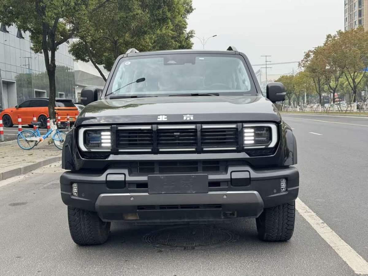 北京 BJ40  2024款 2.0T 城市獵人版 至尊型圖片