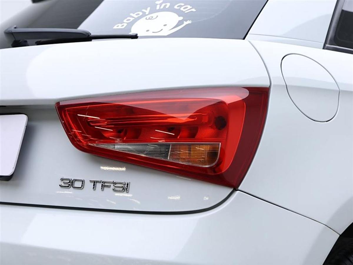 2015年3月奧迪 奧迪A1  2014款 30 TFSI Sportback時(shí)尚型