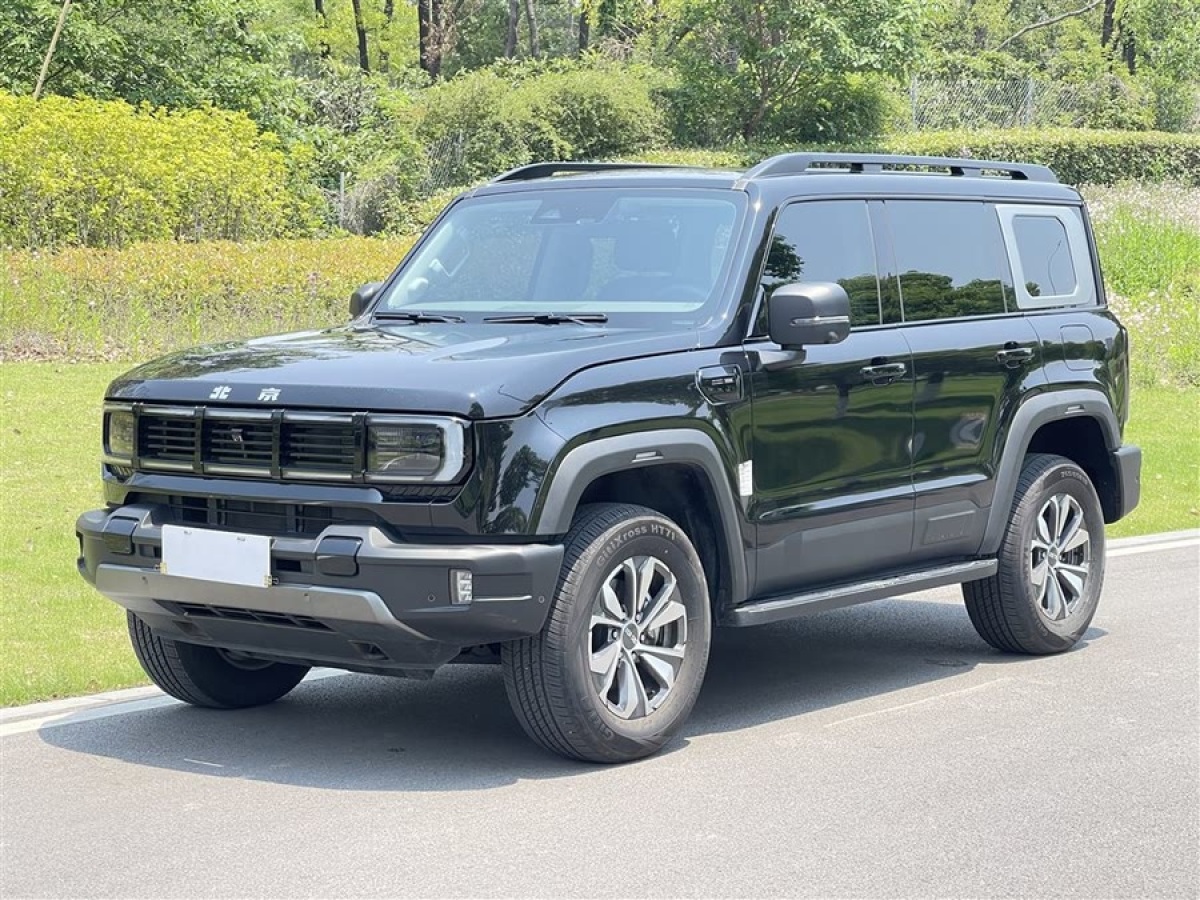 北京 BJ40  2024款 2.0T 城市獵人版 至尊型圖片
