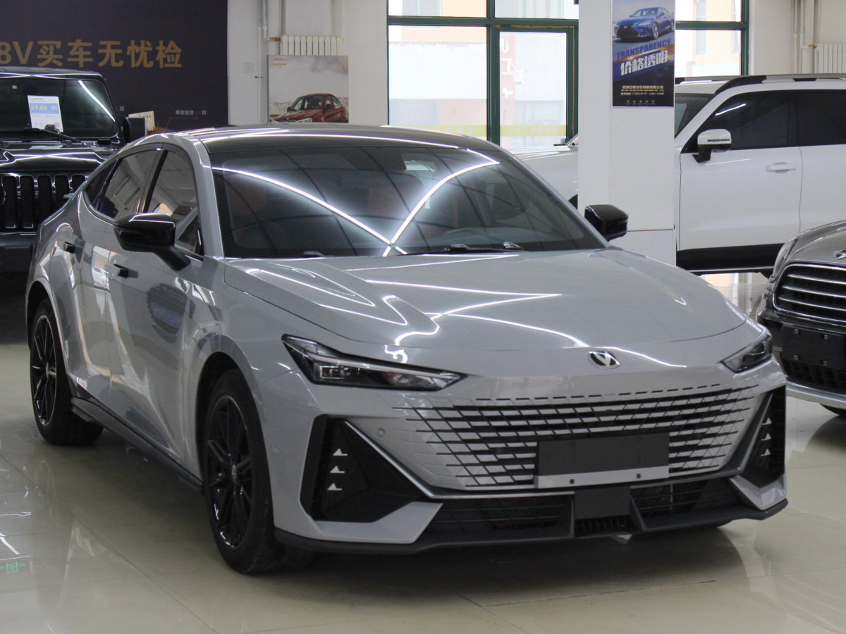 2022年8月長(zhǎng)安 長(zhǎng)安UNI-V  2022款 1.5T 尊貴型