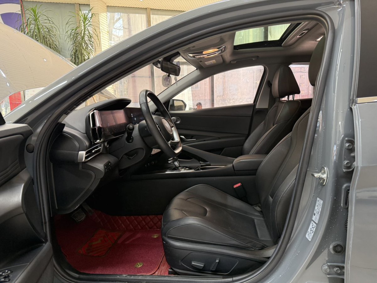 現(xiàn)代 伊蘭特  2021款 1.5L LUX尊貴版圖片