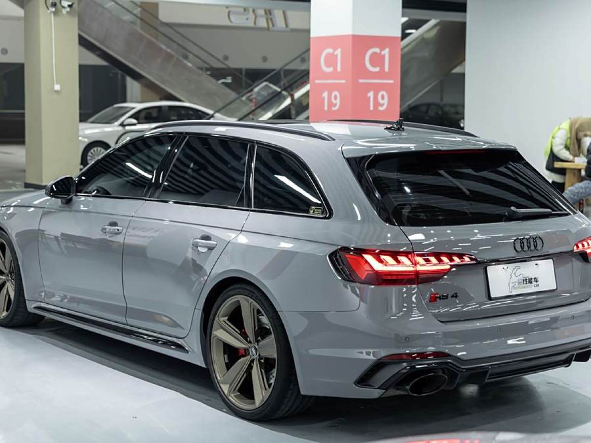 奧迪 奧迪RS 4  2023款 RS4 Avant 暗金版圖片