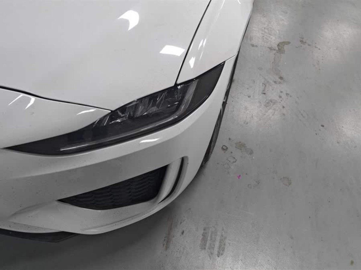 捷豹 XEL  2021款 2.0T 200PS R-DYNAMIC 青春運(yùn)動(dòng)版圖片
