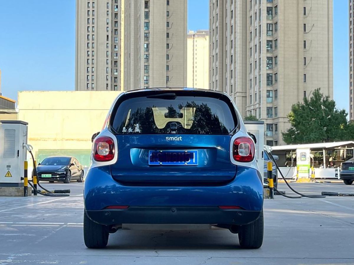 smart fortwo  2018款 0.9T 66千瓦硬頂先鋒版圖片