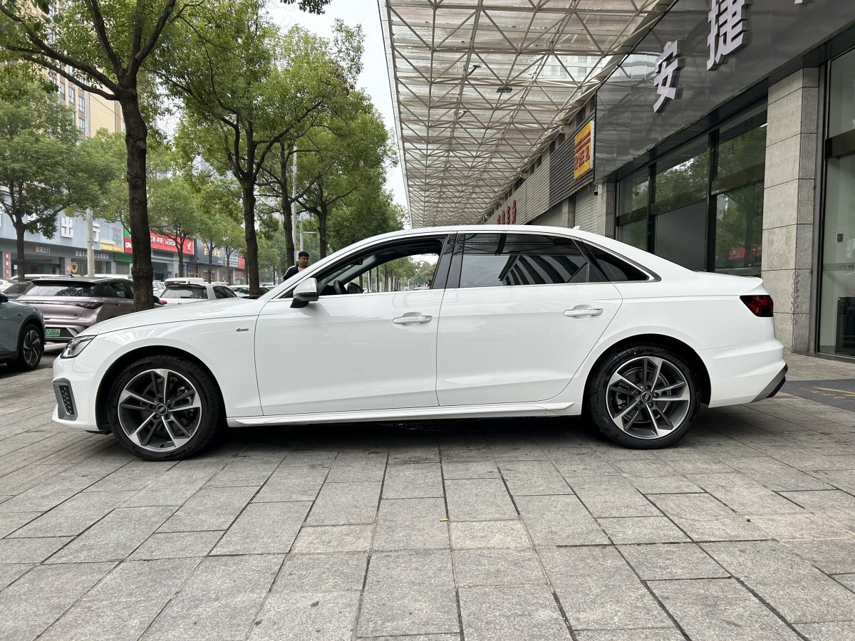 奧迪 奧迪A4L  2022款 40 TFSI 時(shí)尚動(dòng)感型圖片