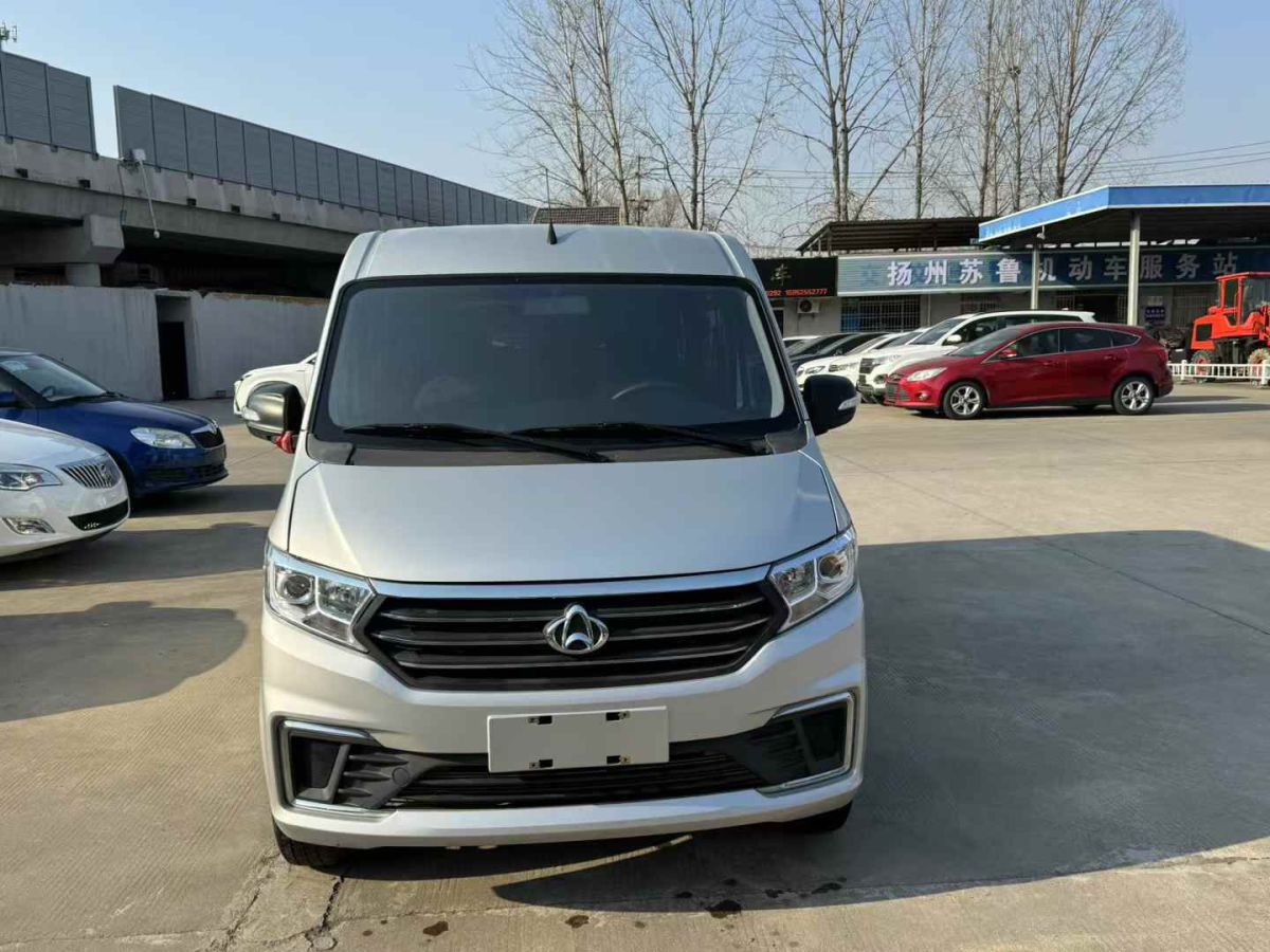 長(zhǎng)安跨越 跨越王X7  2024款 1.6L CNG單排雙后輪3.7米領(lǐng)先版圖片