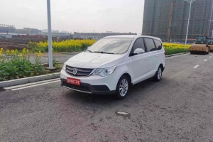 2015年3月寶駿 730  1.5L 手動標(biāo)準(zhǔn)型 7座