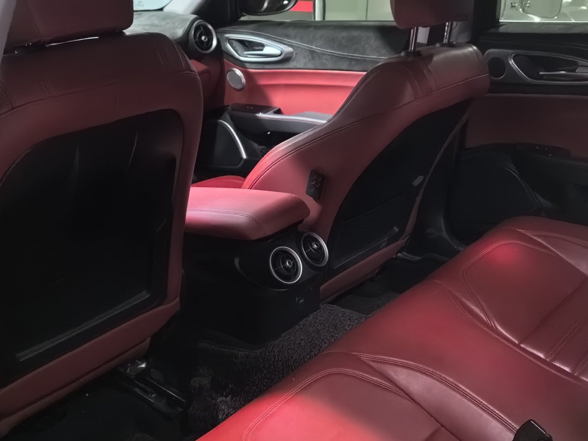 2017年7月阿尔法·罗密欧 Giulia  2017款 2.0T 280HP 豪华运动版