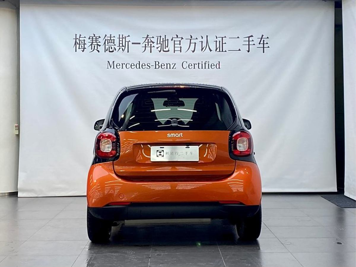 2018年10月smart fortwo  2018款 1.0L 52千瓦硬頂激情版