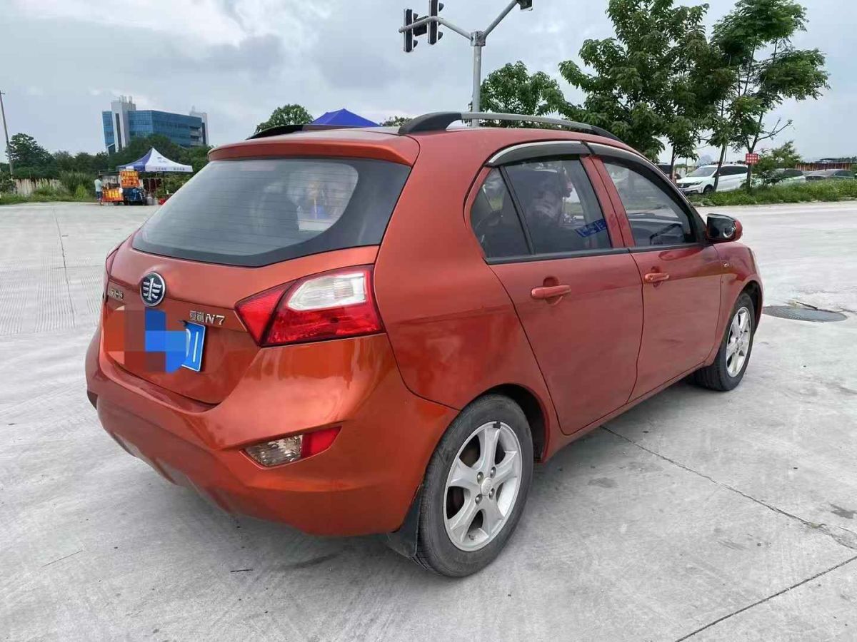 一汽 夏利  2013款 N5 1.3 標(biāo)準(zhǔn)型圖片