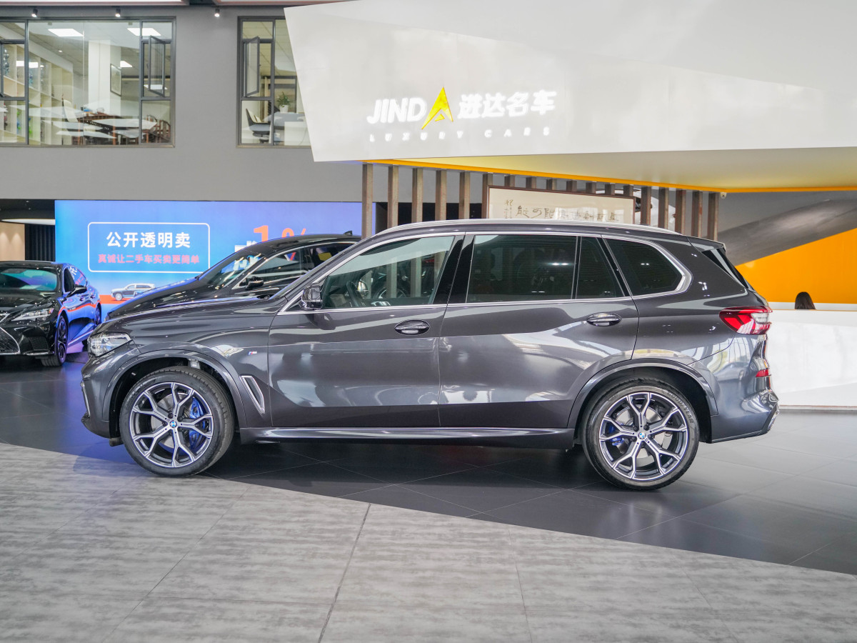 寶馬 寶馬X5  2022款 改款 xDrive 40Li M運(yùn)動套裝圖片