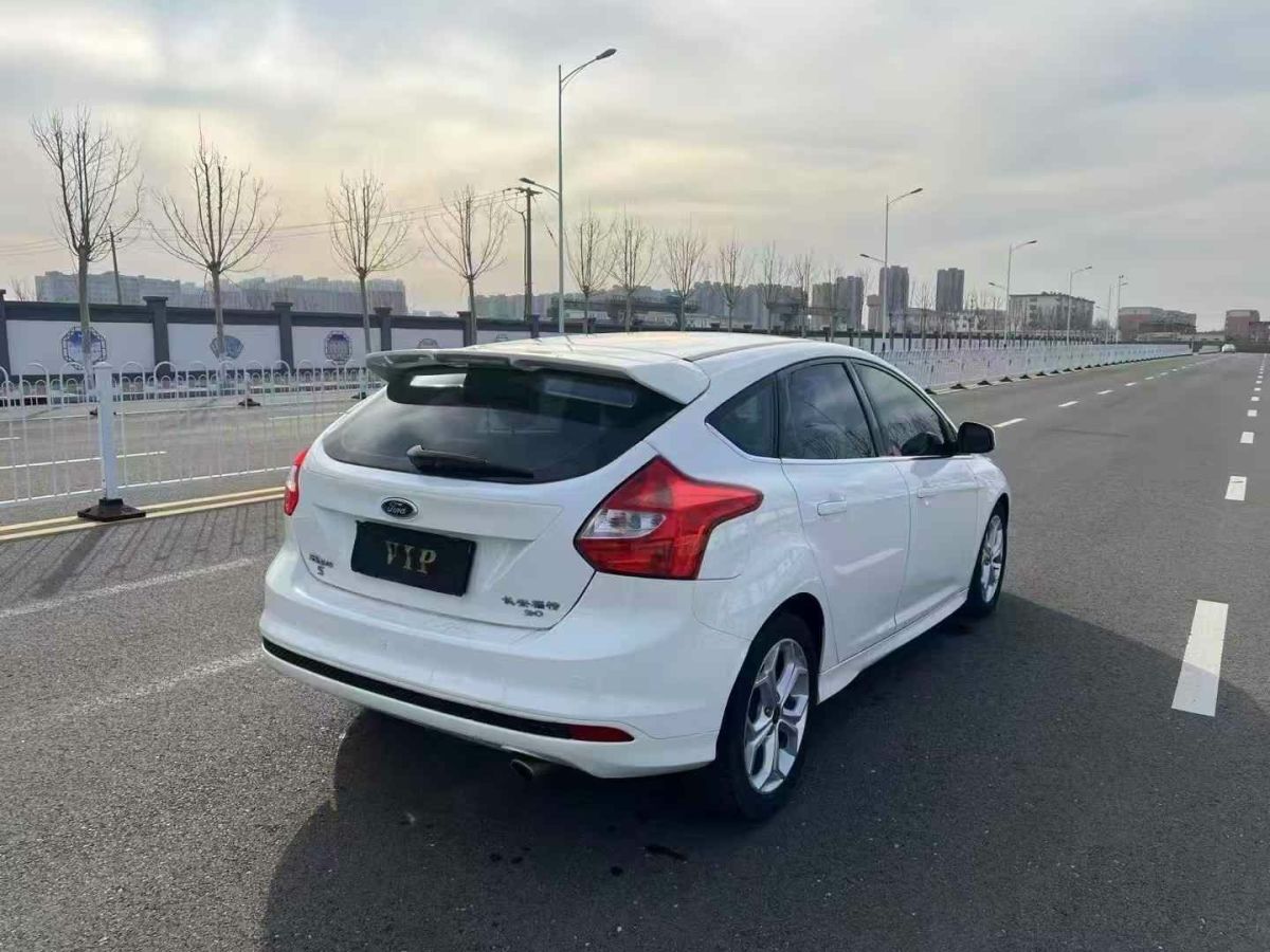 福特 ?？怂? 2013款 2.0T ST 標(biāo)準(zhǔn)版圖片