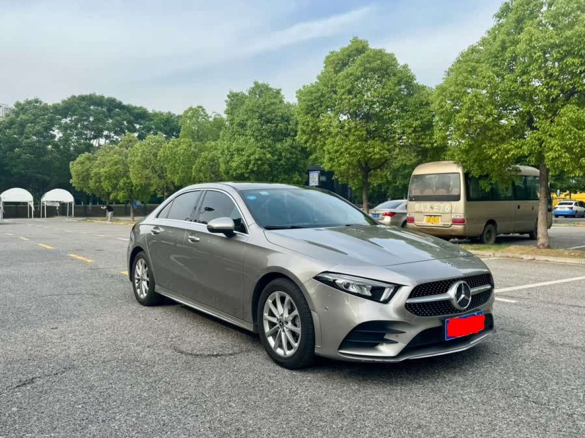 奔馳 奔馳A級  2019款  改款 A 200 L 運動轎車圖片