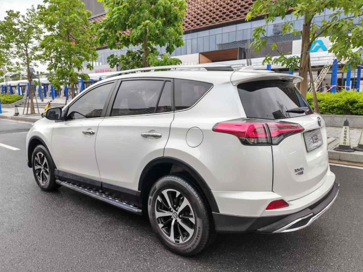 豐田 RAV4  2018款 榮放 2.0L CVT兩驅(qū)風尚版圖片