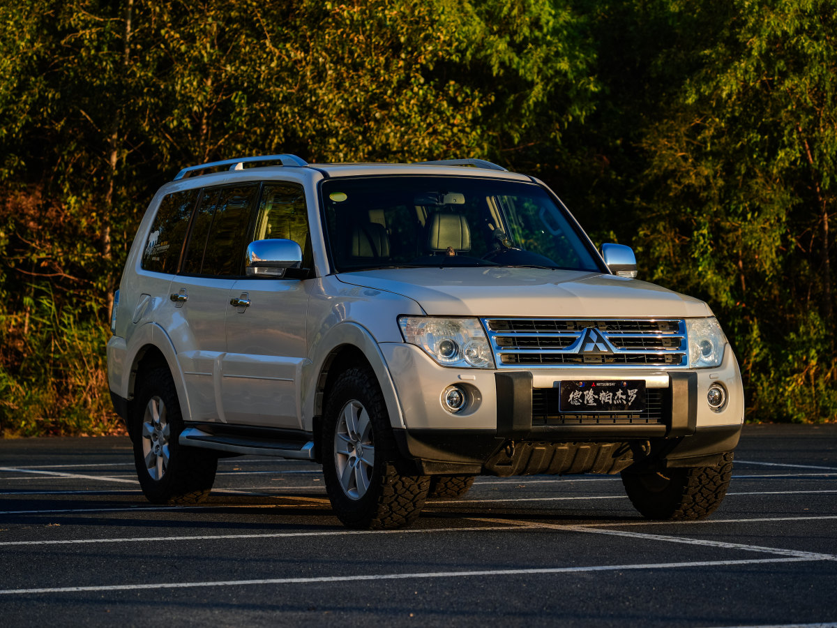 三菱 帕杰羅  2009款 3.8L 五門 尊貴版圖片