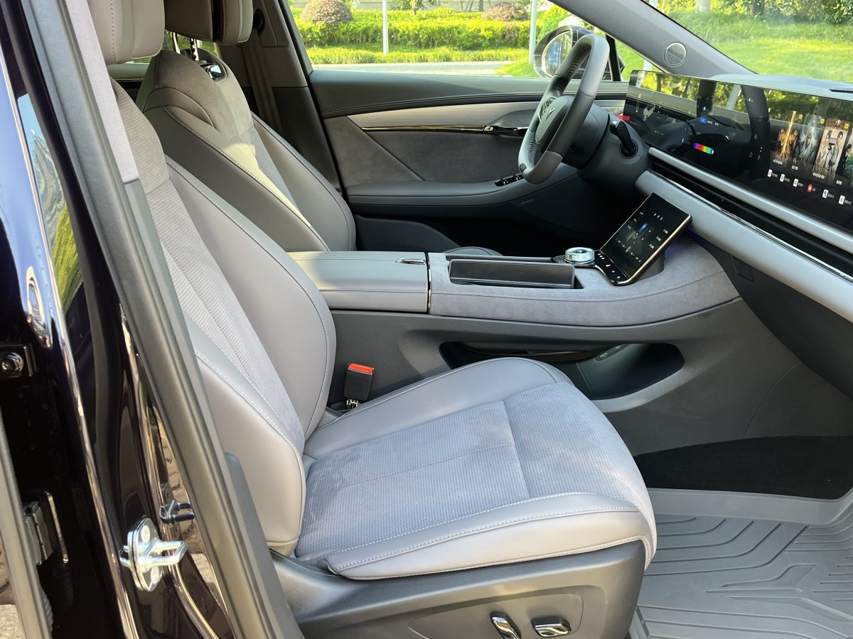 嵐圖 嵐圖追光  2024款 PHEV 四驅(qū)超長續(xù)航旗艦版圖片
