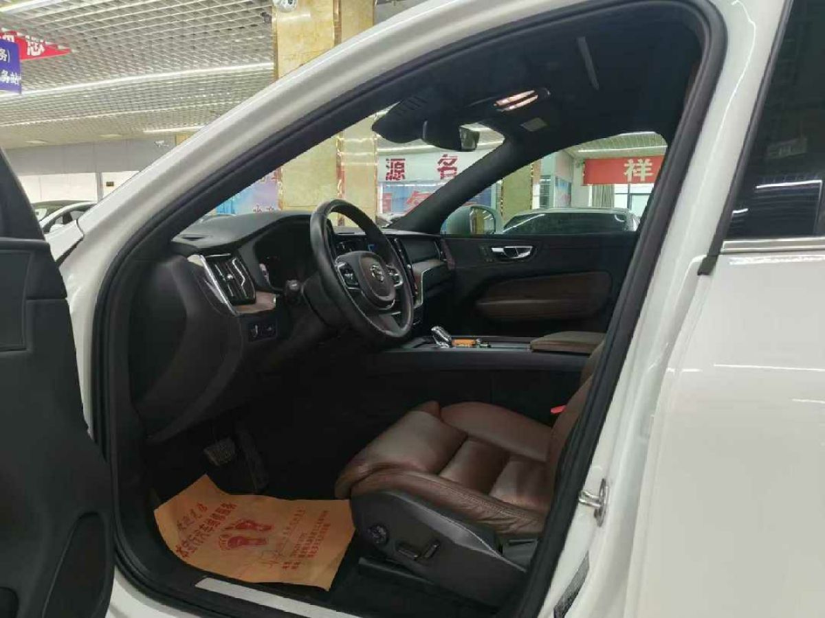 沃爾沃 XC60  2021款 T4 智行豪華版圖片