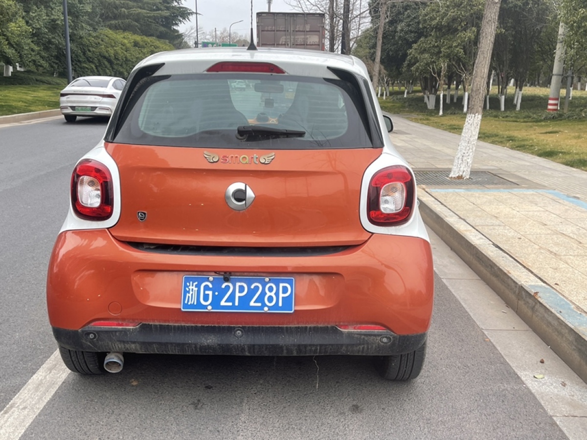 smart fortwo  2017款 1.0L 52千瓦硬頂摯愛特別版圖片