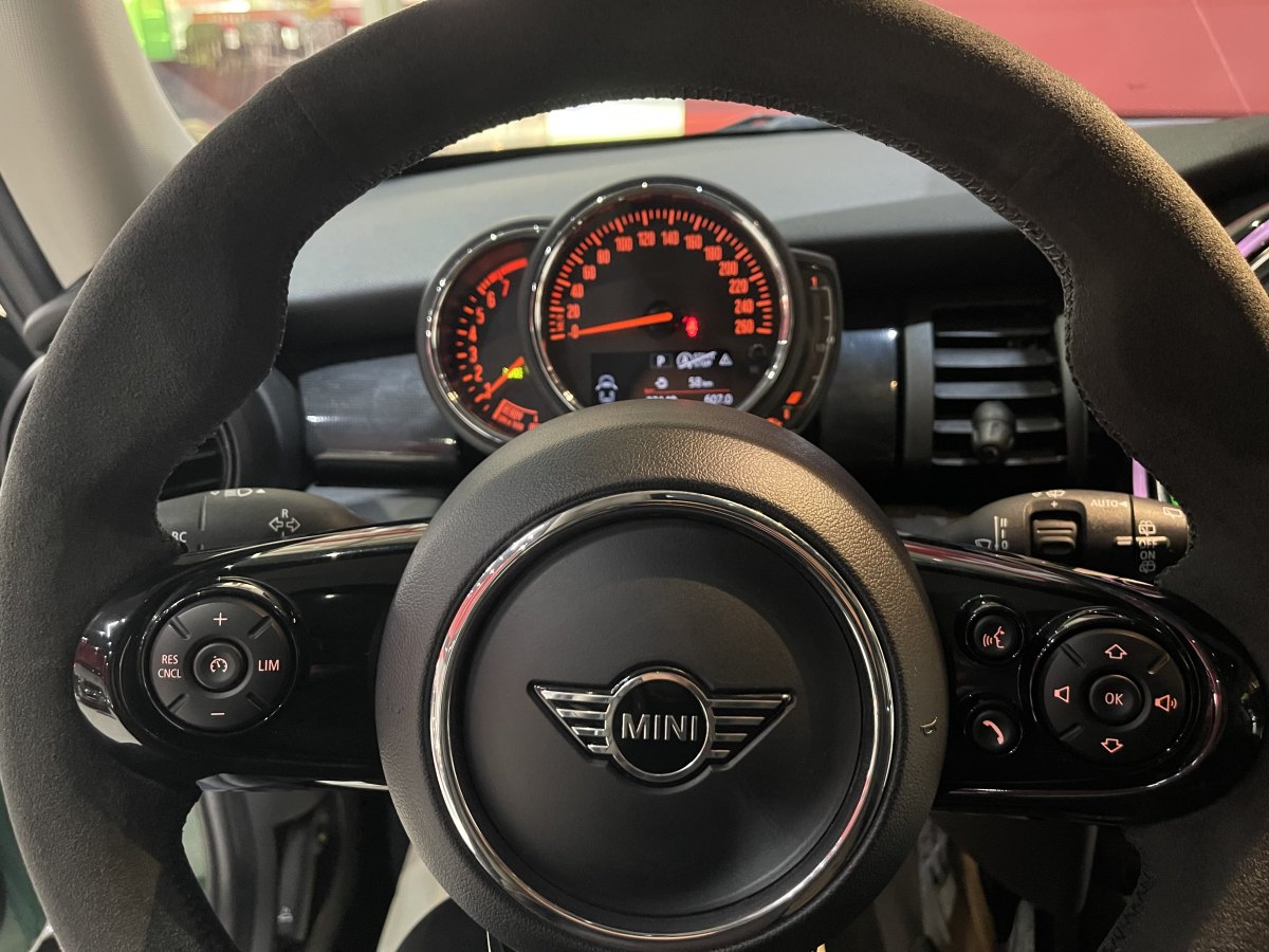 MINI MINI  2020款 1.5T COOPER 藝術(shù)家圖片