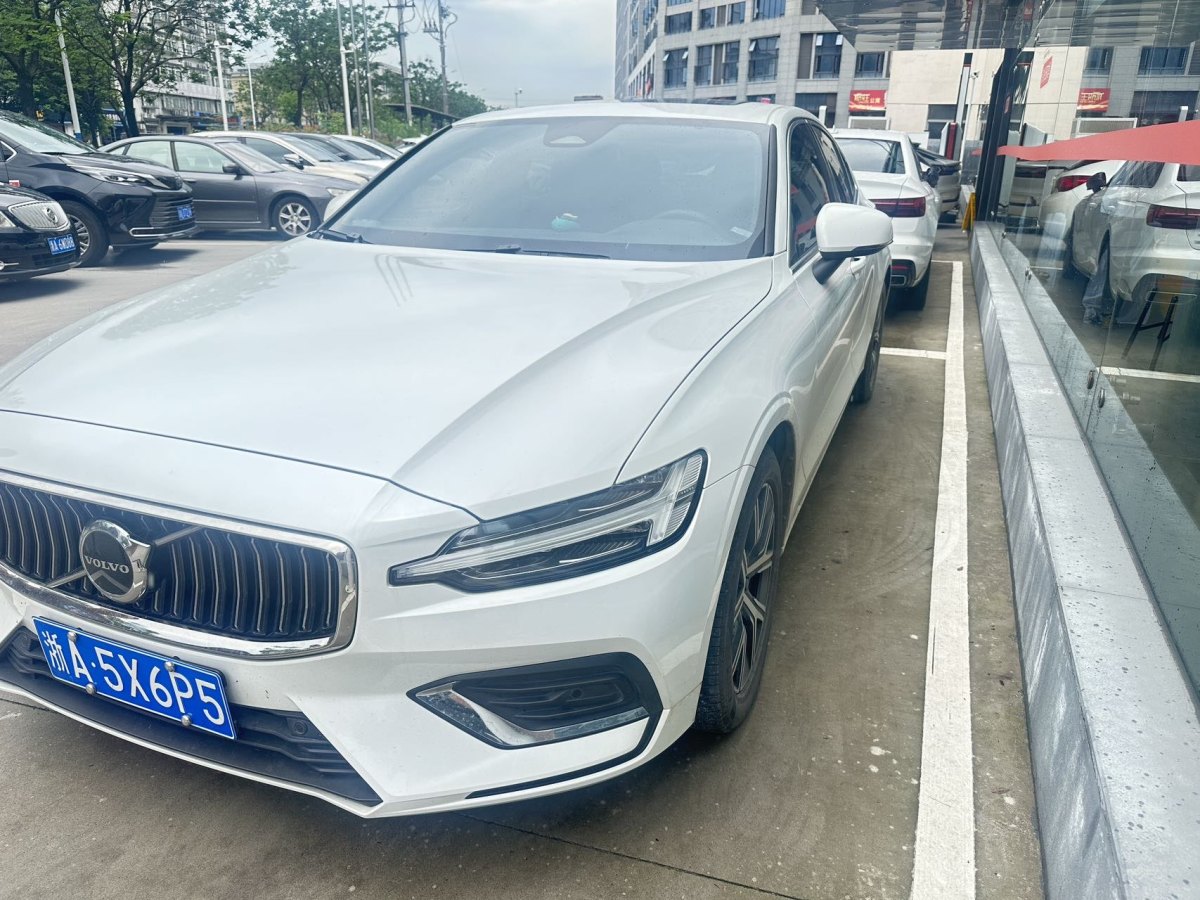 沃爾沃 S60L  2023款 B4 智逸豪華版圖片