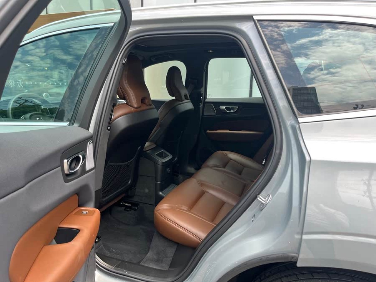 沃爾沃 XC60新能源  2024款 T8 插電混動 長續(xù)航四驅(qū)智雅豪華版圖片