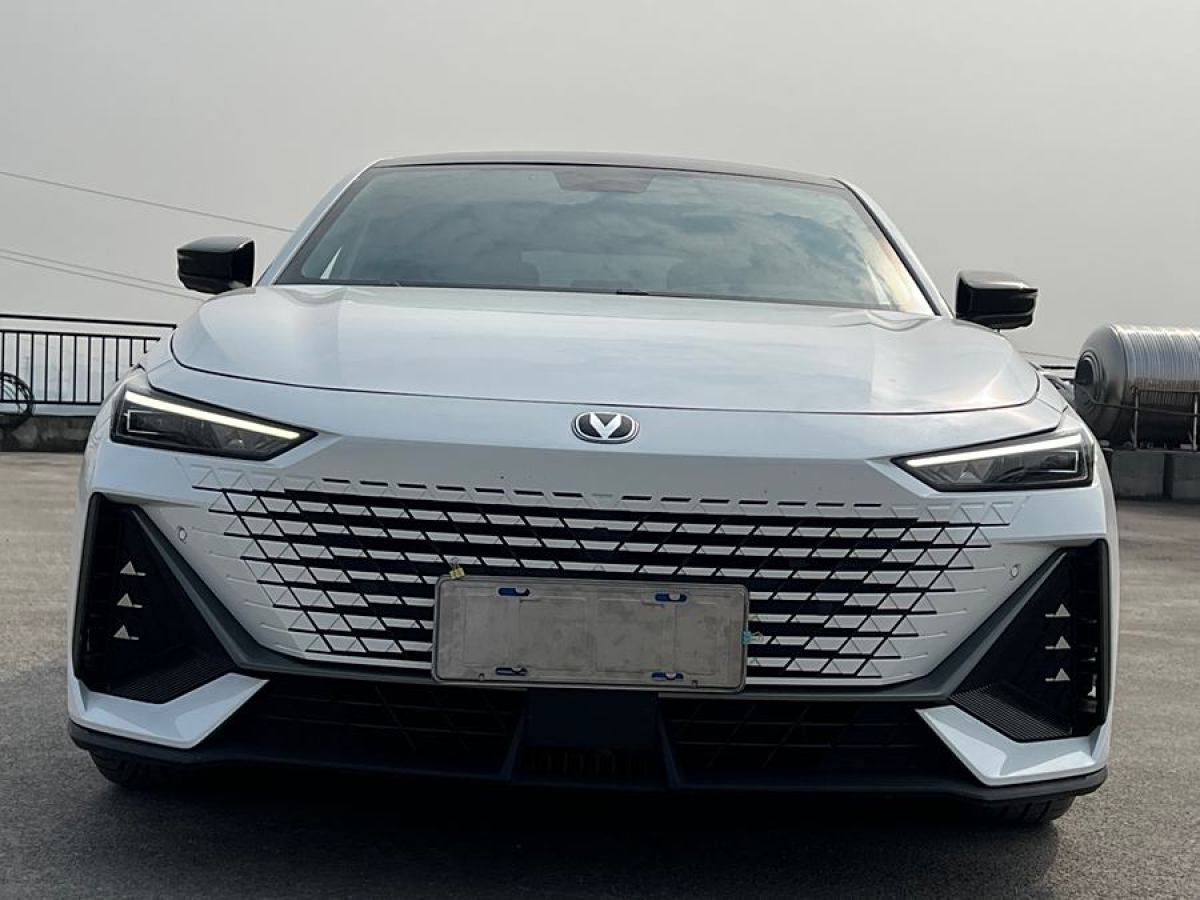 長安 長安UNI-V  2022款 1.5T 尊貴型圖片