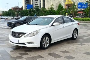 索納塔 現(xiàn)代 2.0L 自動領(lǐng)先版