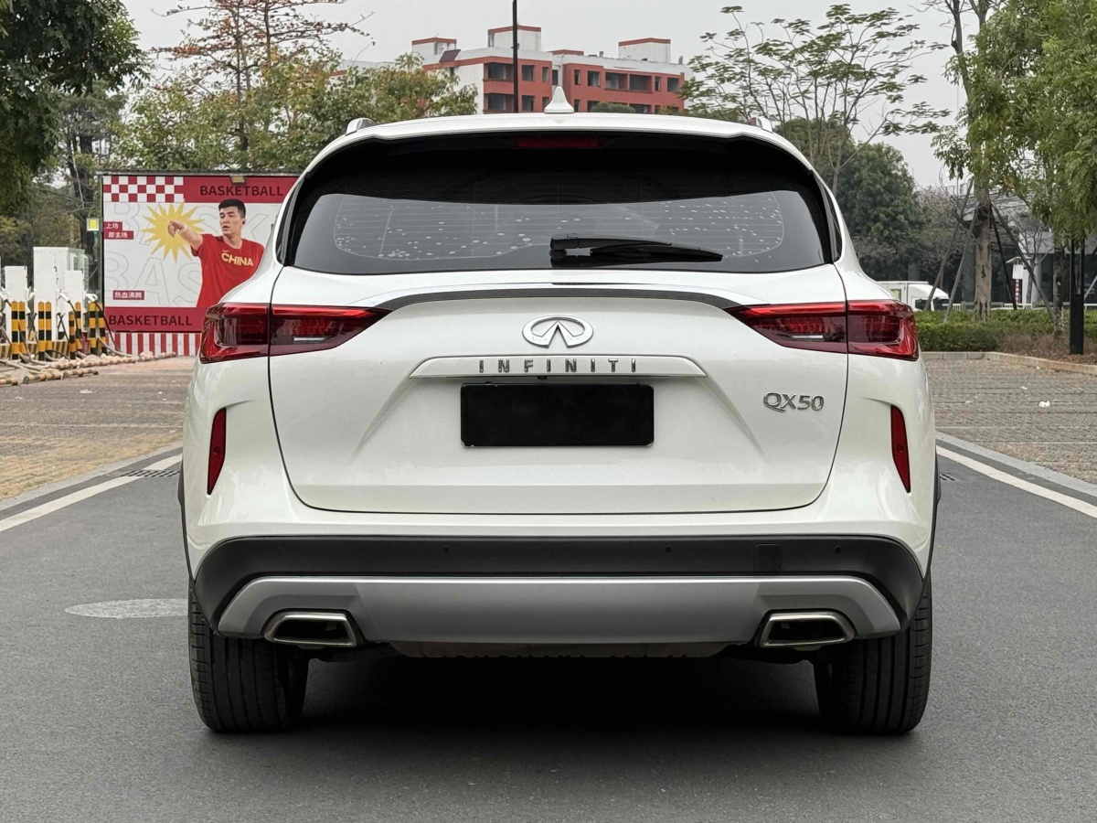 英菲尼迪 QX50  2018款 QX50 2.0T CVT兩驅(qū)時尚版圖片