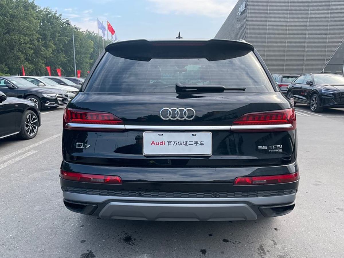 奧迪 奧迪Q7  2023款 55 TFSI quattro S line運(yùn)動(dòng)型圖片