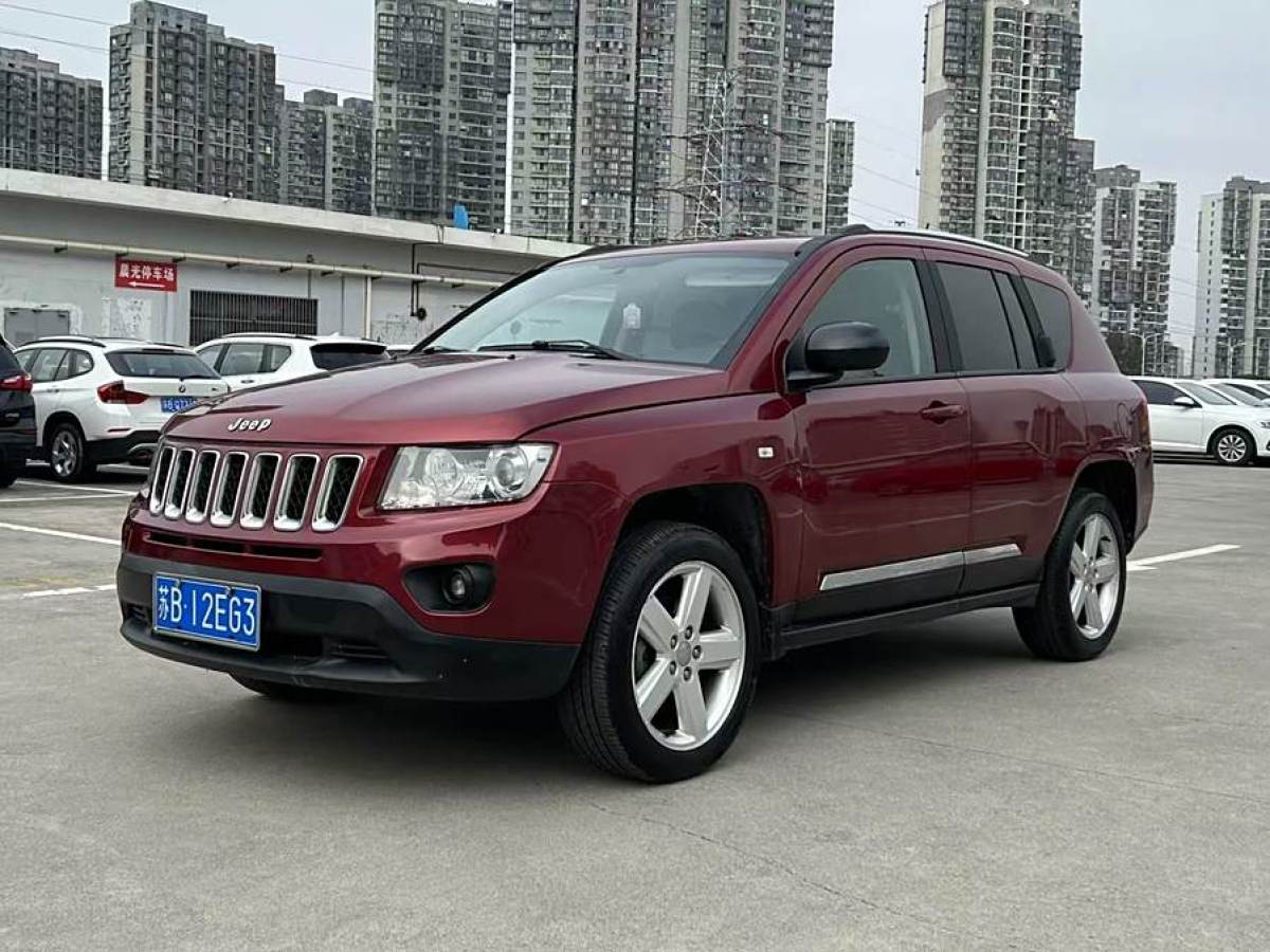 2012年10月Jeep 指南者  2012款 2.4L 四驅(qū)豪華版