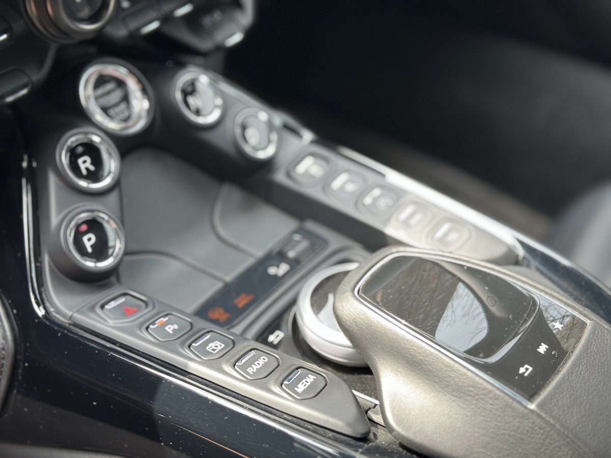 阿斯顿·马丁 V8 Vantage  2020款 4.0T V8 Coupe图片