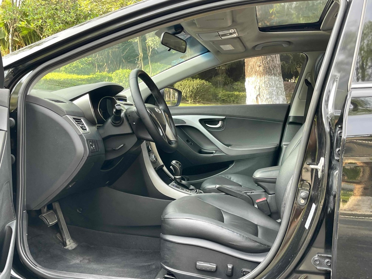 現(xiàn)代 朗動  2015款 1.6L 自動尊貴型圖片