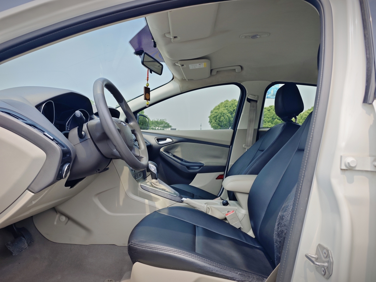 福特 ?？怂? 2012款 三廂 1.6L 自動(dòng)舒適型圖片