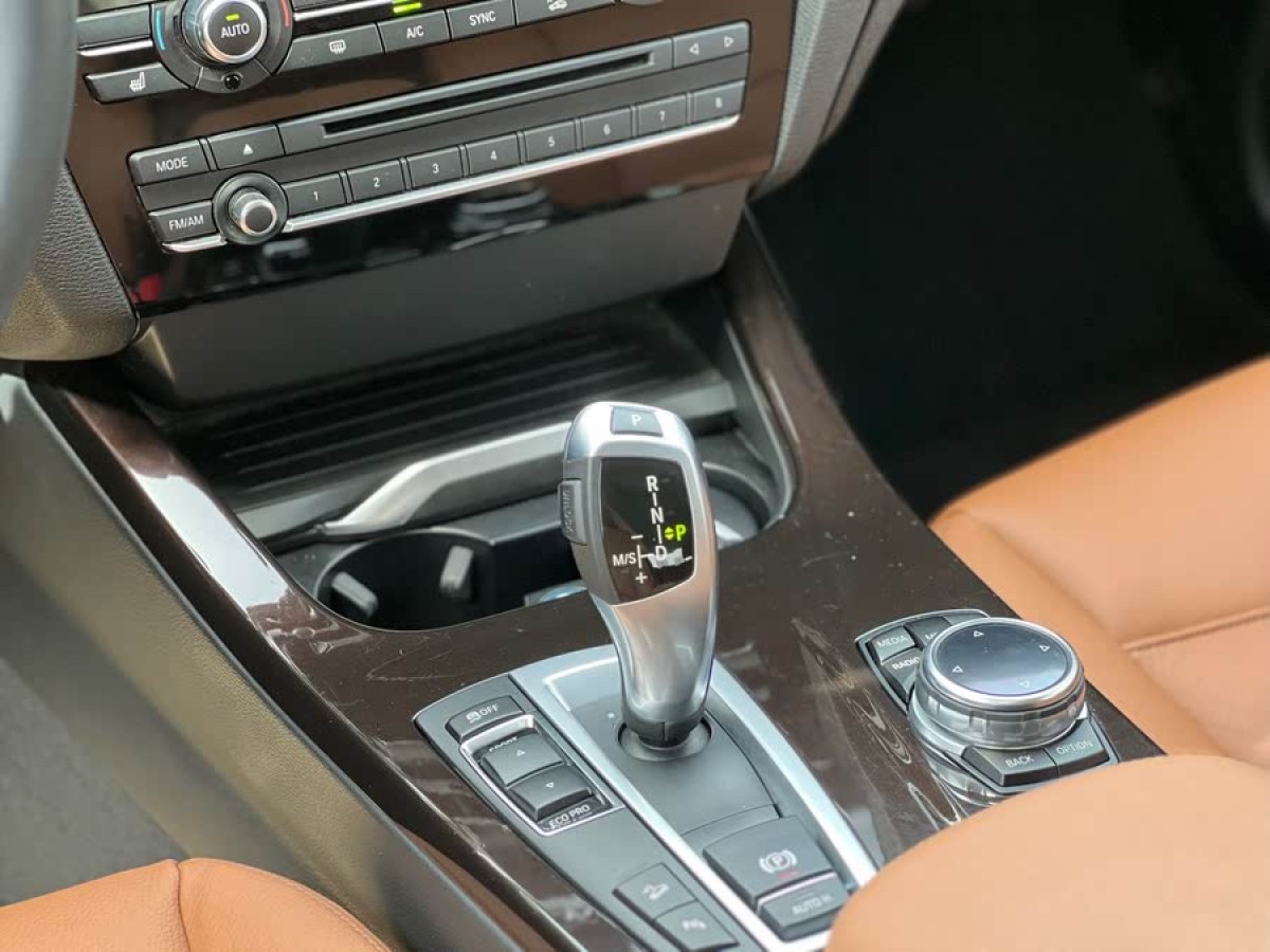 寶馬 寶馬X4  2014款 xDrive20i X設(shè)計(jì)套裝圖片