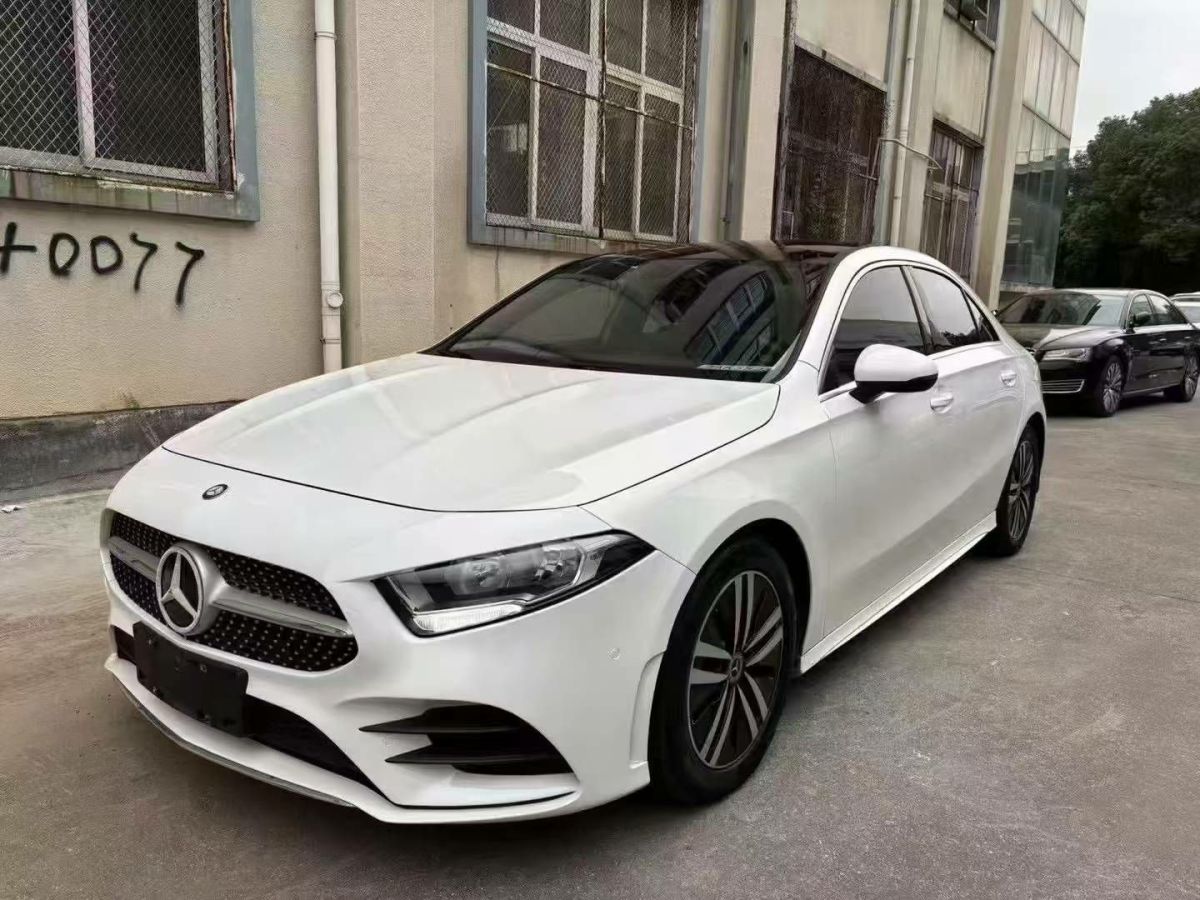 奔馳 奔馳A級(jí)  2019款  A 220 L 4MATIC 運(yùn)動(dòng)轎車圖片