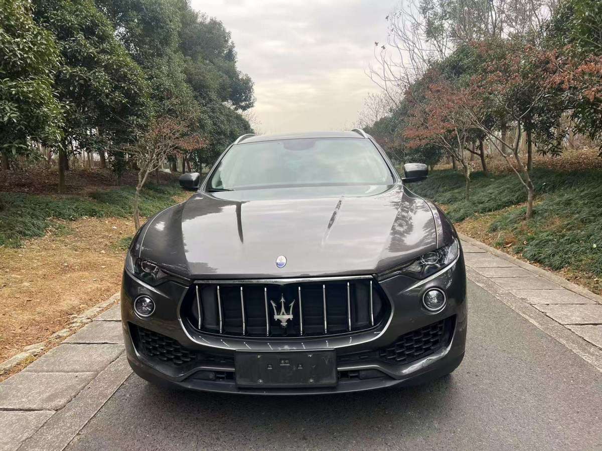 瑪莎拉蒂 Levante  2019款  3.0T 350Hp 標(biāo)準(zhǔn)版圖片