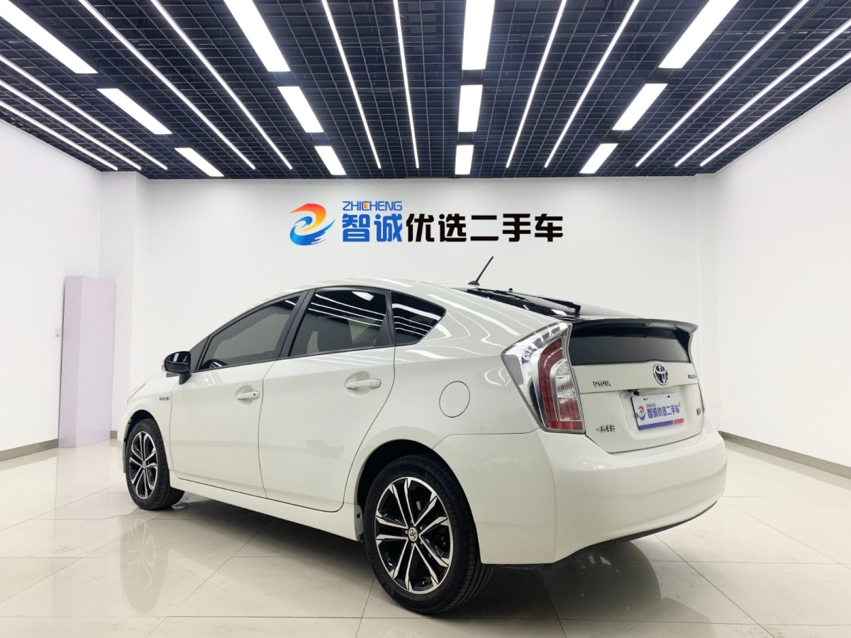 豐田 普銳斯  2012款 1.8L 標(biāo)準(zhǔn)版圖片