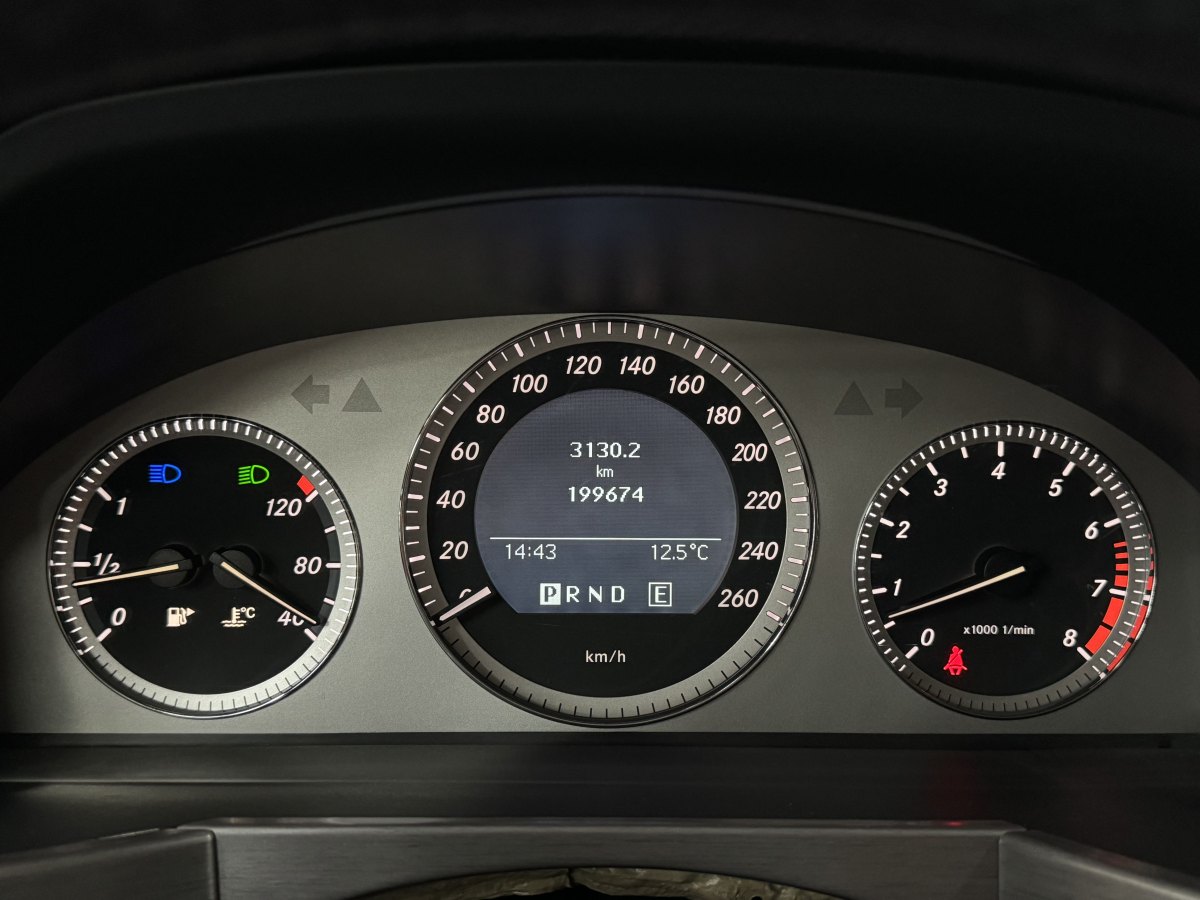 2012年10月奔驰 奔驰GLK级  2013款 GLK 300 4MATIC 动感天窗型
