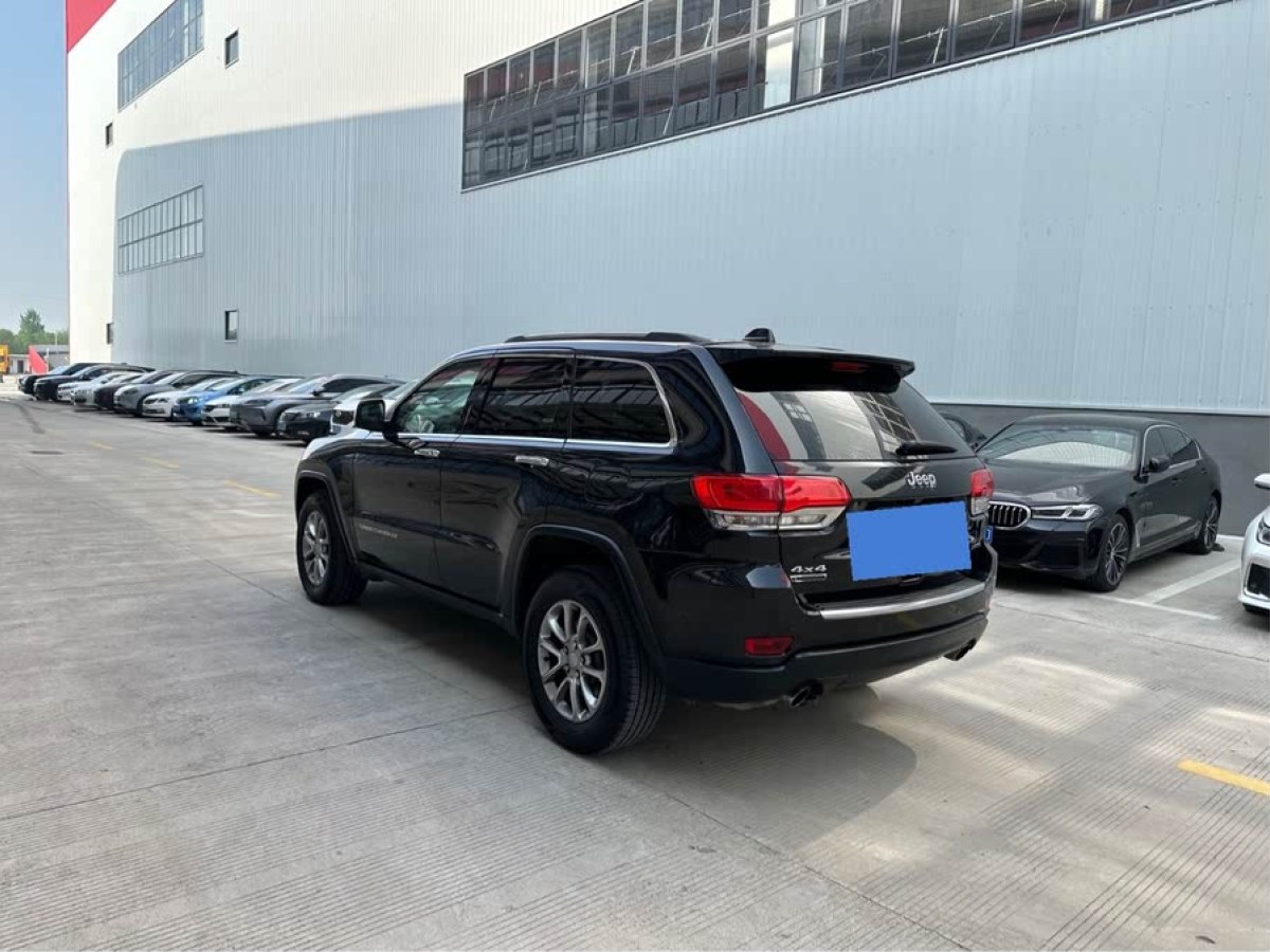Jeep 大切諾基  2015款 3.0TD 柴油 舒享導(dǎo)航版圖片