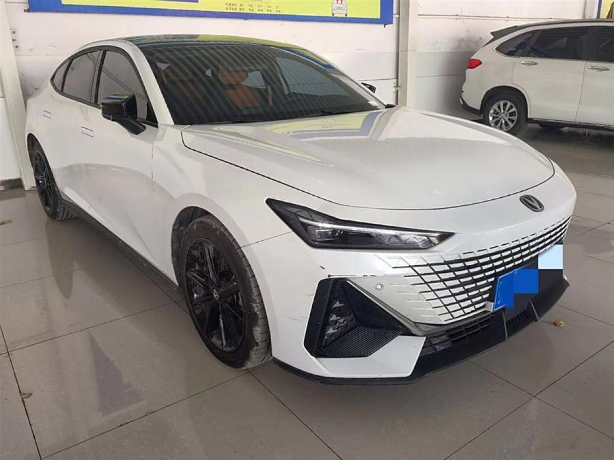 長(zhǎng)安 長(zhǎng)安UNI-V  2022款 1.5T 尊貴型圖片