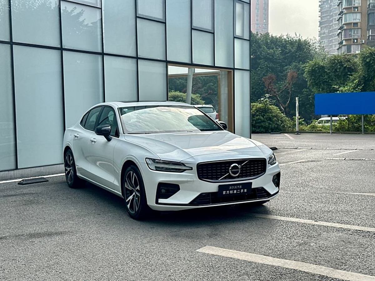 2023年7月沃爾沃 S60L  2024款 B5 智雅運(yùn)動版