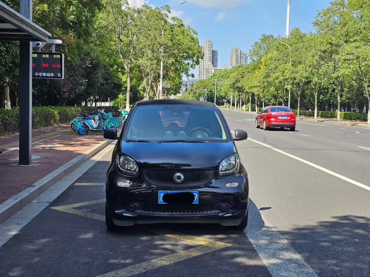 2017年12月smart fortwo  2017款 1.0L 52千瓦硬頂摯愛特別版