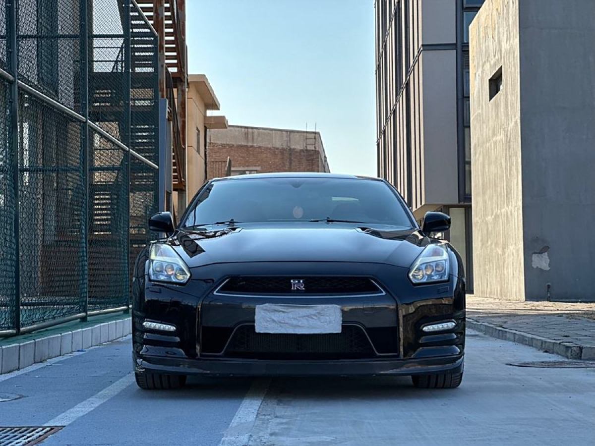 日產(chǎn) GT-R  2015款 3.8T 豪華棕紅內(nèi)飾版圖片