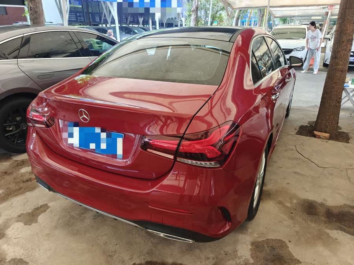 奔馳 奔馳A級(jí)  2022款 改款 A 200 L 運(yùn)動(dòng)轎車(chē)動(dòng)感型圖片