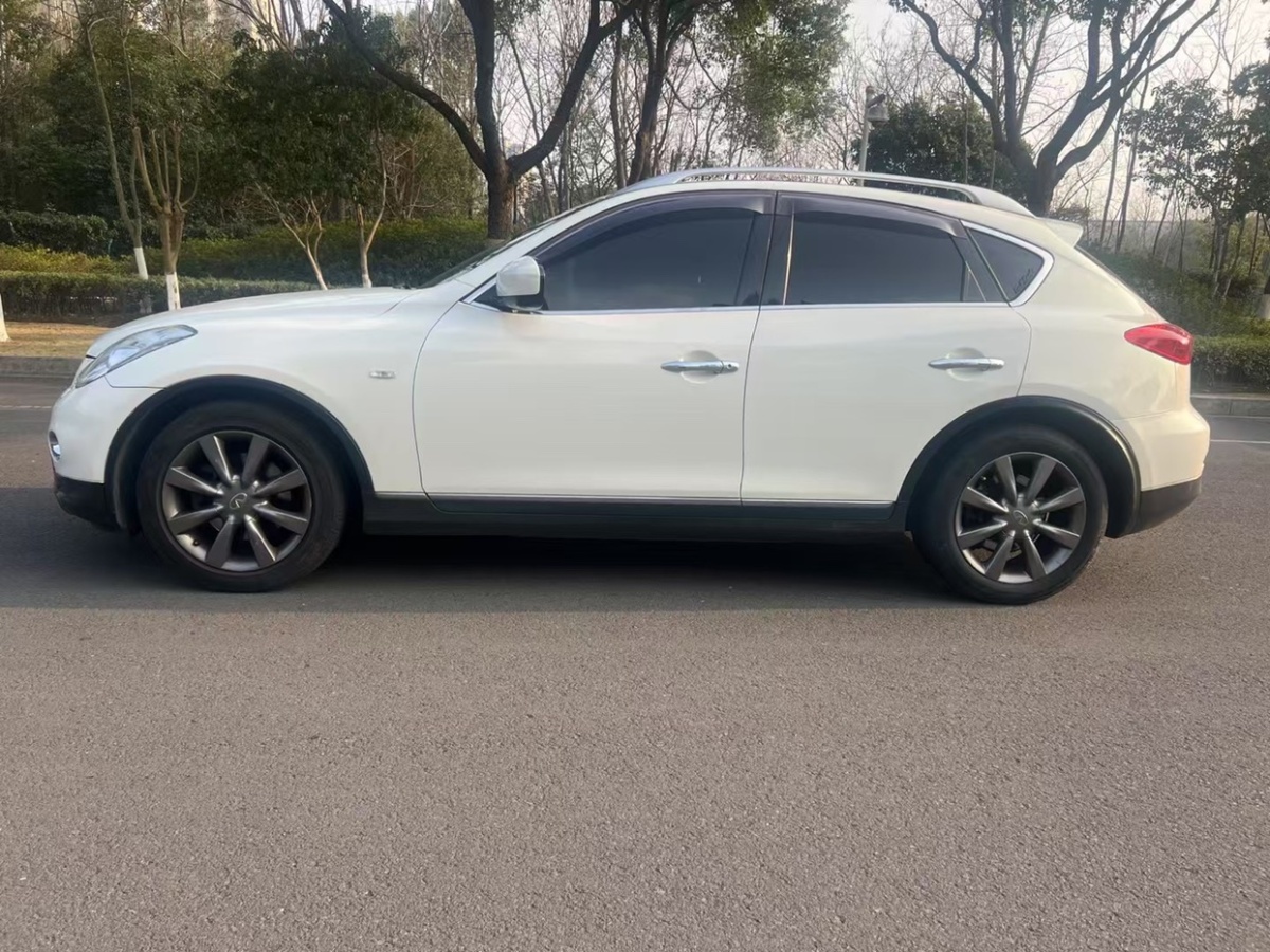 英菲尼迪 QX50  2013款 2.5L 兩驅(qū)優(yōu)雅版圖片