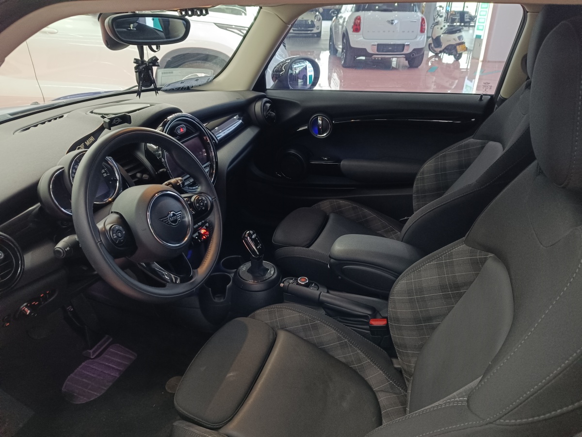 MINI COUNTRYMAN  2018款 1.5T COOPER 經(jīng)典派圖片